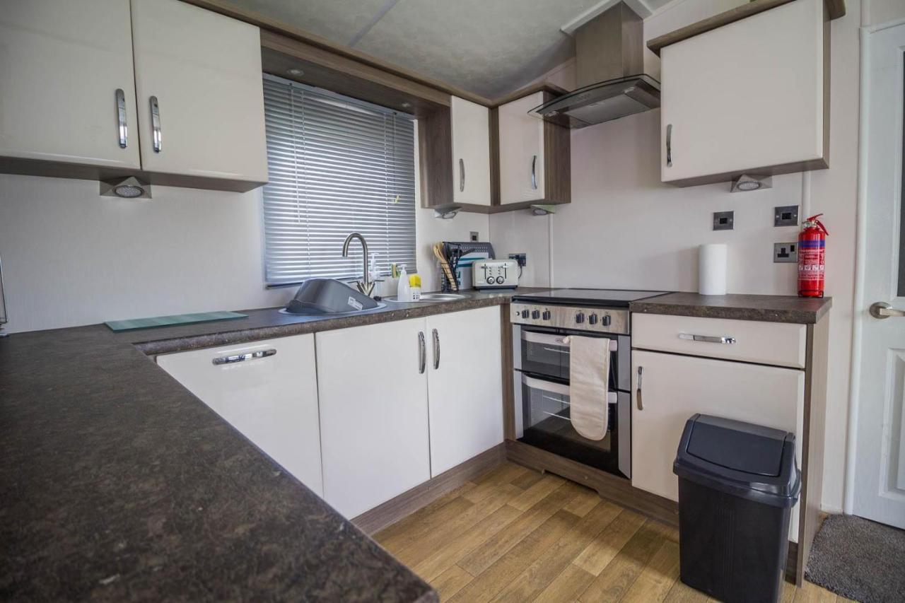 Modern 6 Berth Caravan At Highfield Grange In Essex Ref 26609P Clacton-on-Sea Luaran gambar