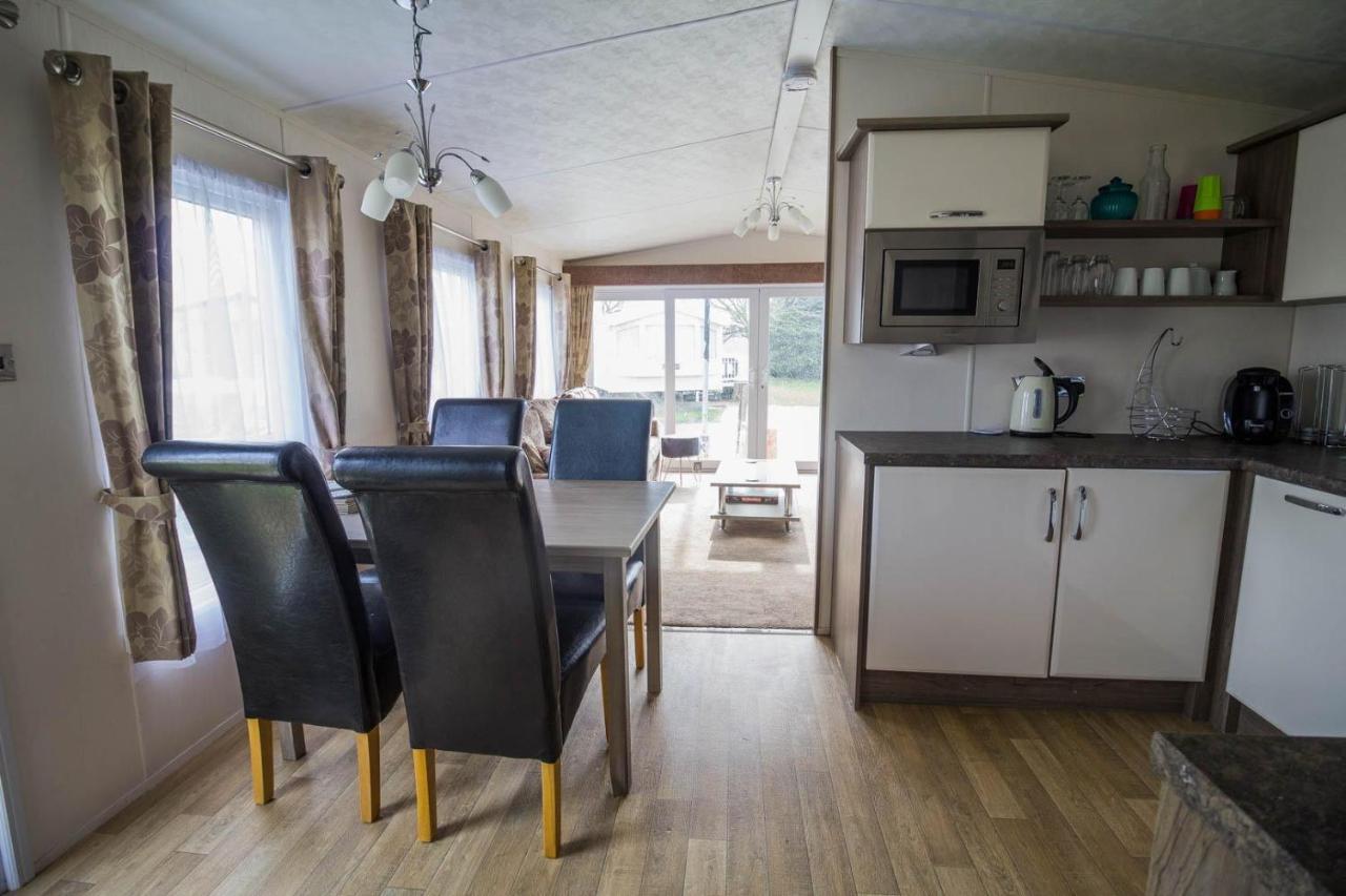 Modern 6 Berth Caravan At Highfield Grange In Essex Ref 26609P Clacton-on-Sea Luaran gambar