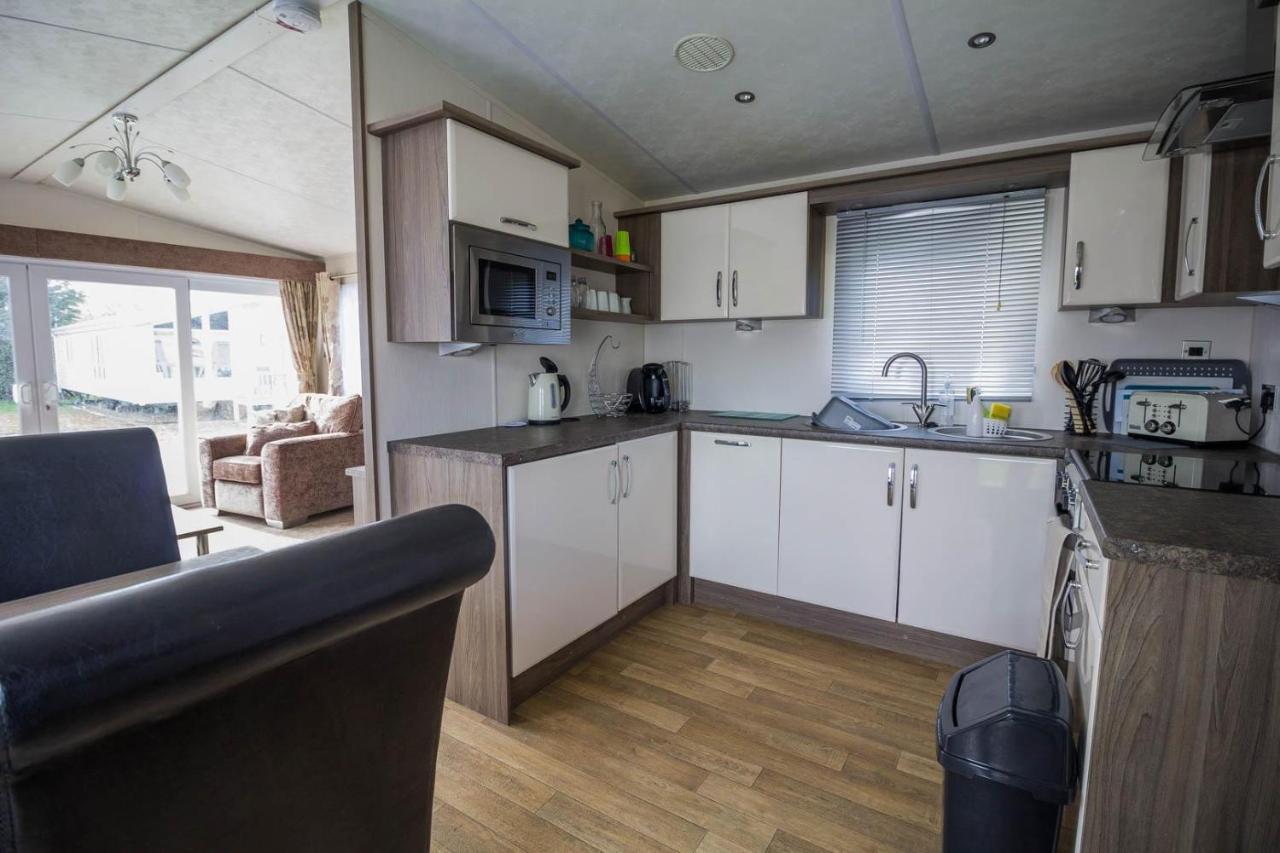 Modern 6 Berth Caravan At Highfield Grange In Essex Ref 26609P Clacton-on-Sea Luaran gambar