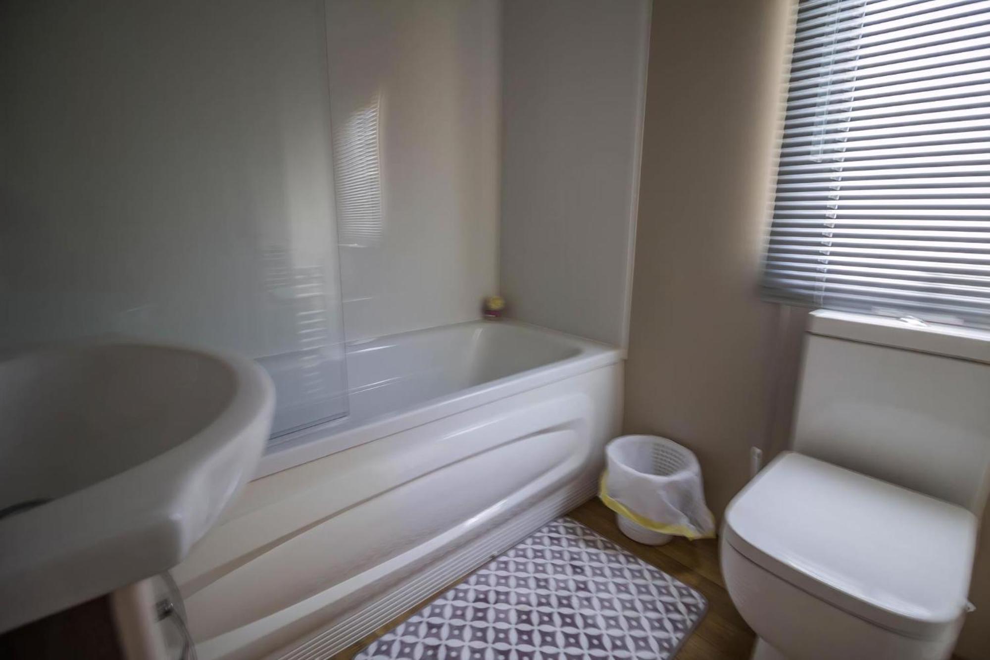 Modern 6 Berth Caravan At Highfield Grange In Essex Ref 26609P Clacton-on-Sea Luaran gambar